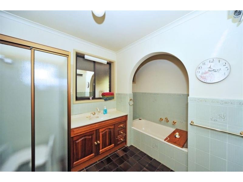 34 Milton Avenue, Spring Gully VIC 3550