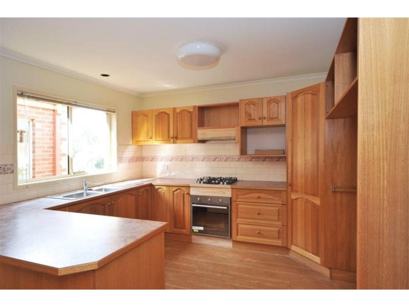 6 Dava Court, Kangaroo Flat VIC 3555