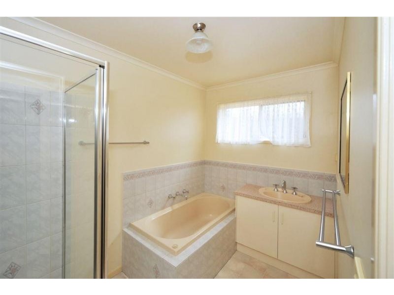 6 Dava Court, Kangaroo Flat VIC 3555