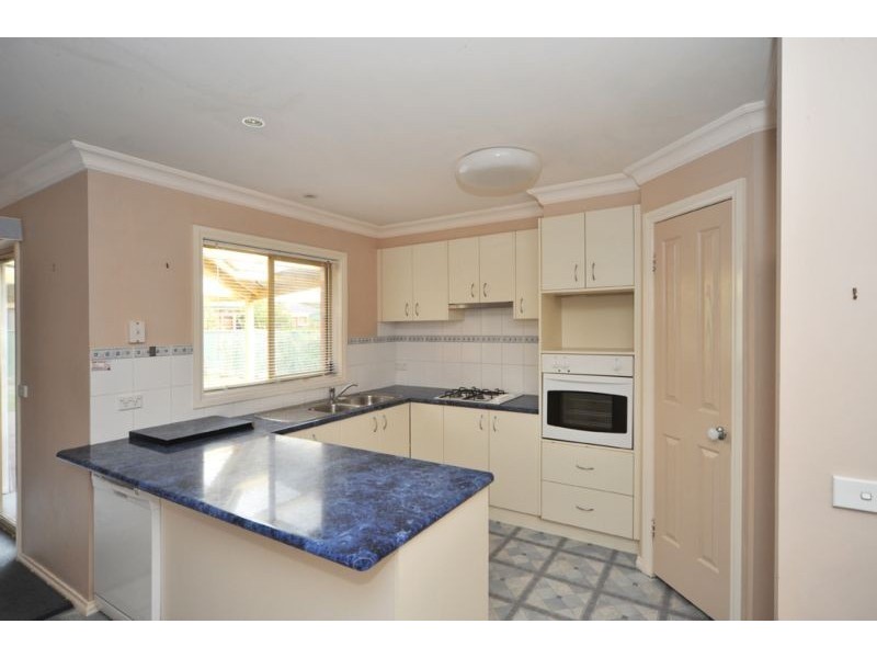 8 James Court, Kangaroo Flat VIC 3555