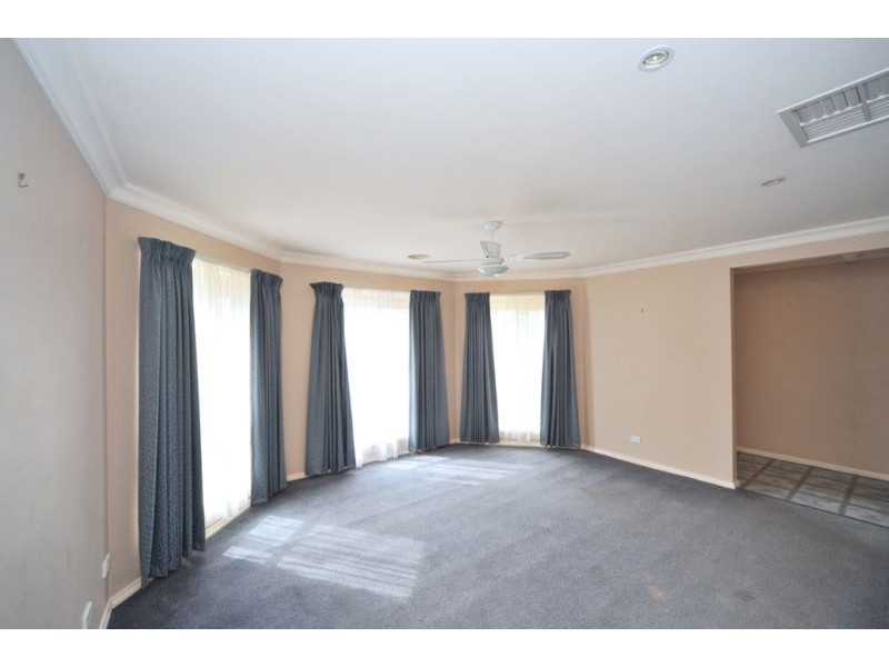 8 James Court, Kangaroo Flat VIC 3555