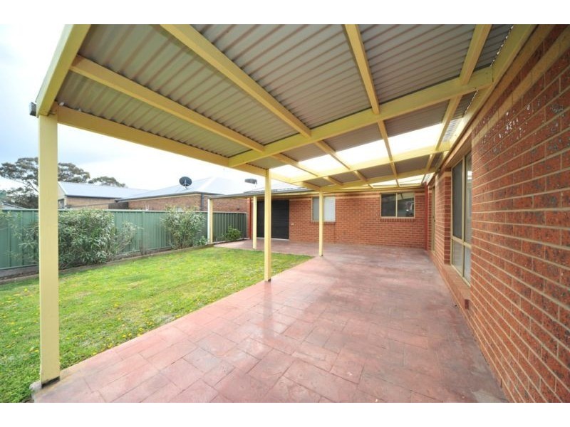 8 James Court, Kangaroo Flat VIC 3555