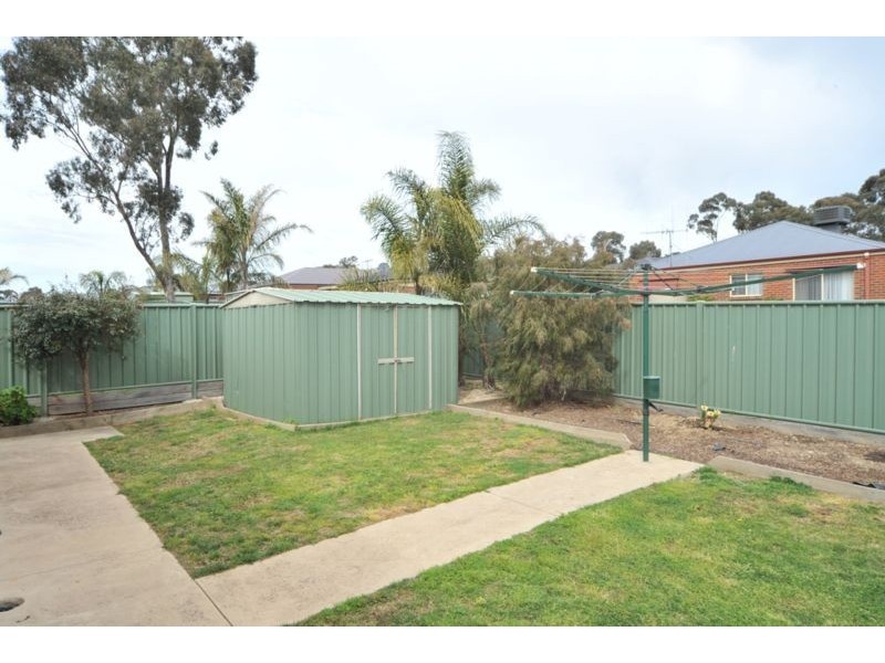 8 James Court, Kangaroo Flat VIC 3555