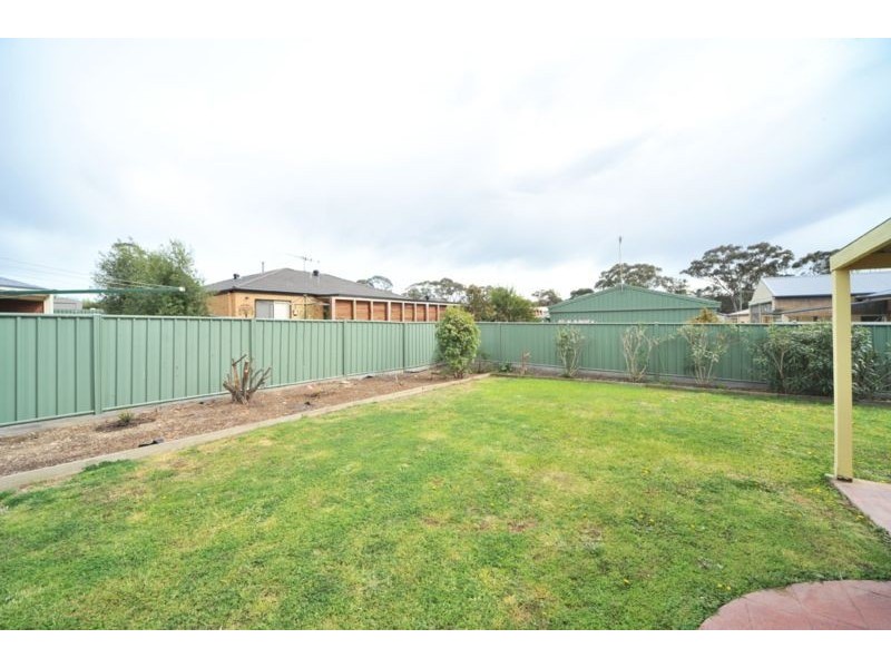 8 James Court, Kangaroo Flat VIC 3555