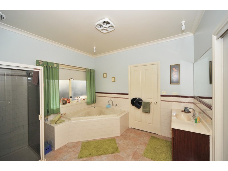 22 Emu Road, Lockwood VIC 3551