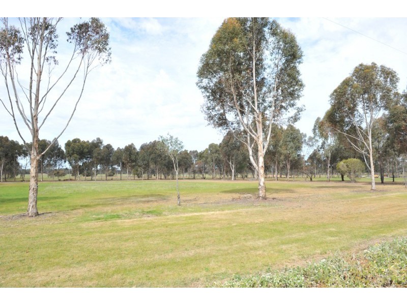 22 Emu Road, Lockwood VIC 3551