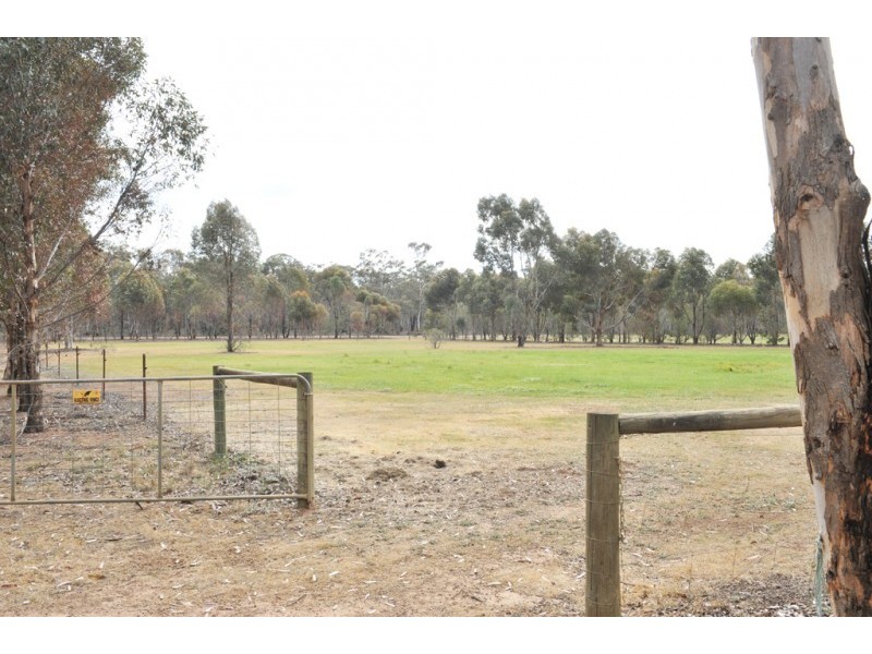 22 Emu Road, Lockwood VIC 3551