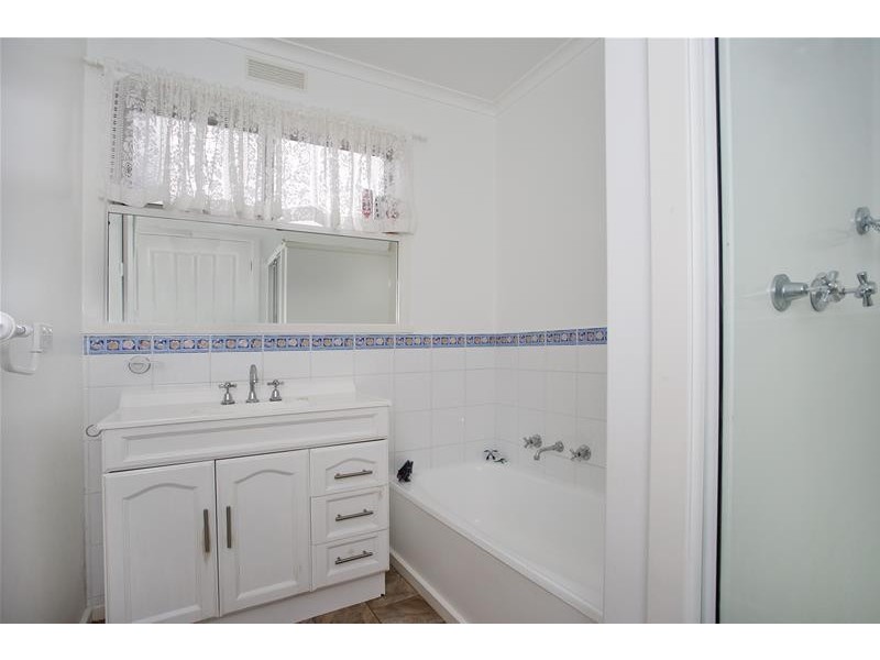 100 Farnsworth Street, Castlemaine VIC 3450