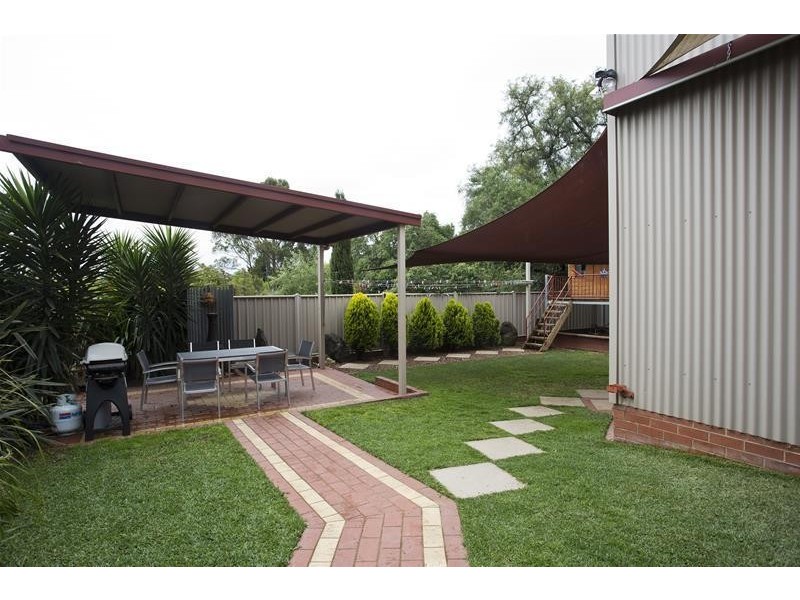 100 Farnsworth Street, Castlemaine VIC 3450