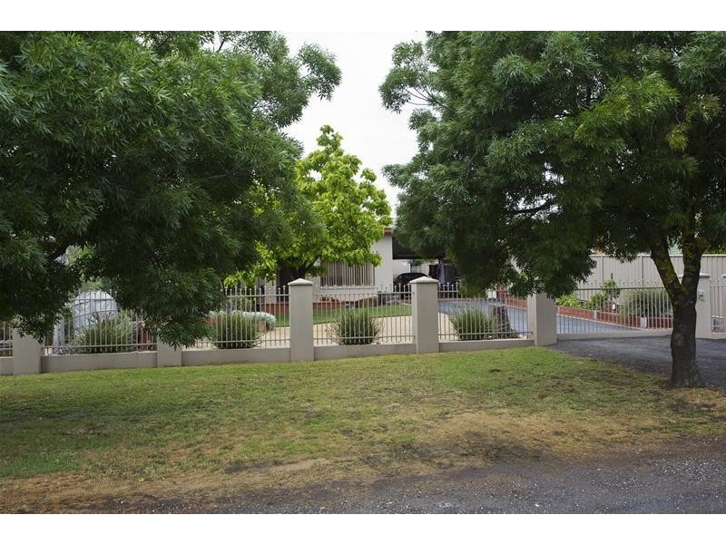 100 Farnsworth Street, Castlemaine VIC 3450