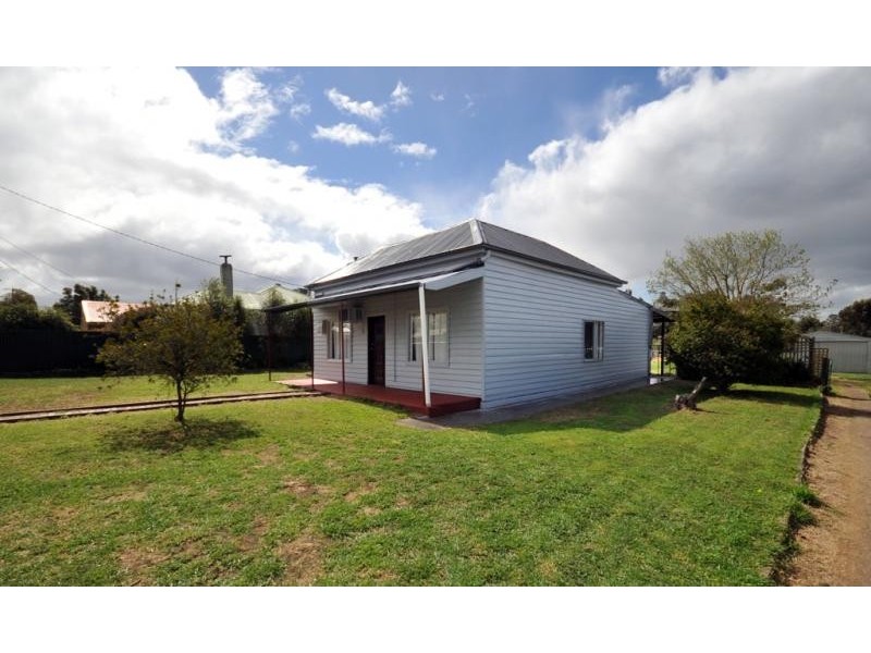 33 Sandhurst Road, California Gully VIC 3556