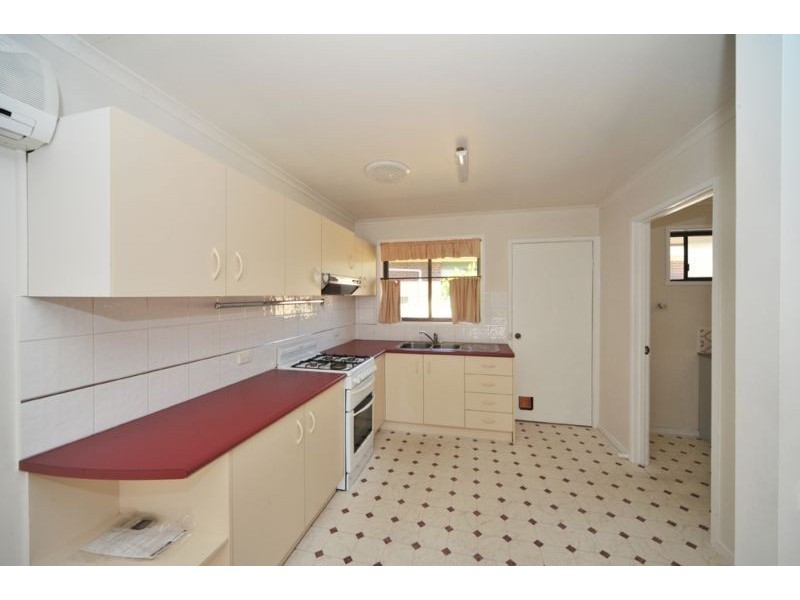 2/6 Cockerell Court, Kennington VIC 3550