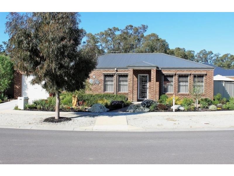 30 Barnett Drive, Kangaroo Flat VIC 3555