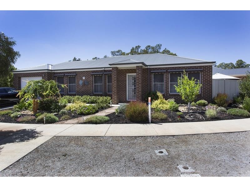 30 Barnett Drive, Kangaroo Flat VIC 3555