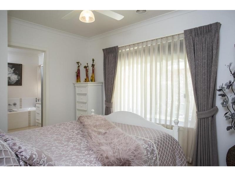 30 Barnett Drive, Kangaroo Flat VIC 3555