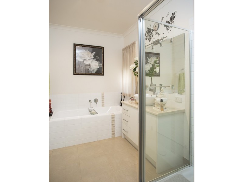 30 Barnett Drive, Kangaroo Flat VIC 3555