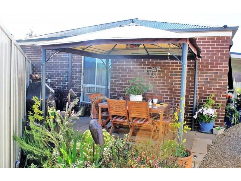 30 Barnett Drive, Kangaroo Flat VIC 3555