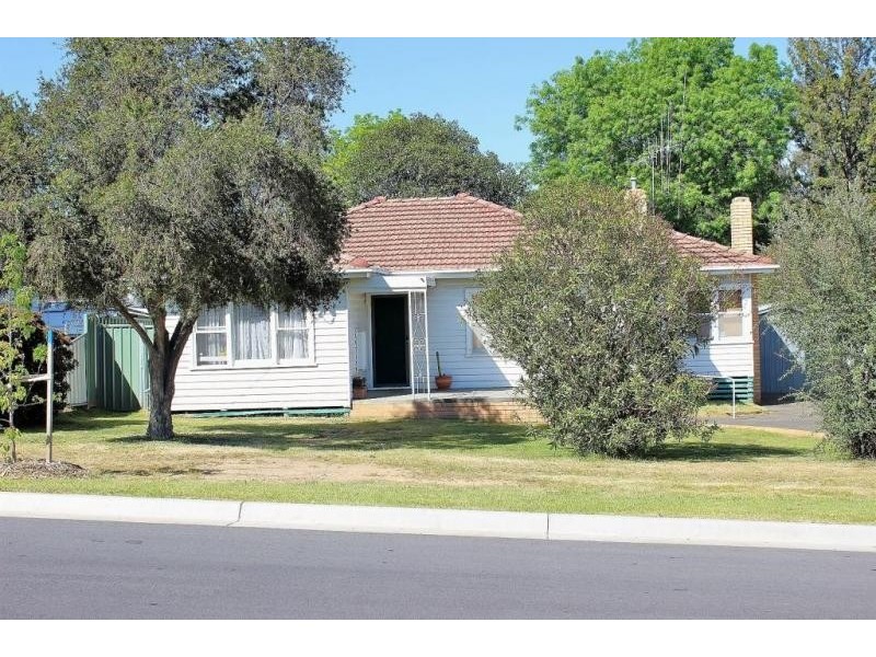 10 Lansell Street, Kangaroo Flat VIC 3555