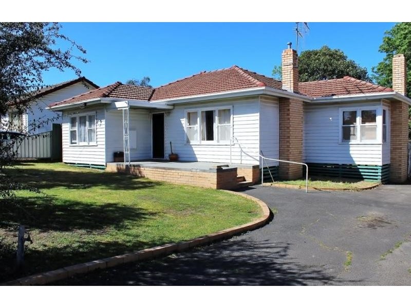 10 Lansell Street, Kangaroo Flat VIC 3555