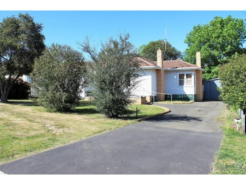10 Lansell Street, Kangaroo Flat VIC 3555