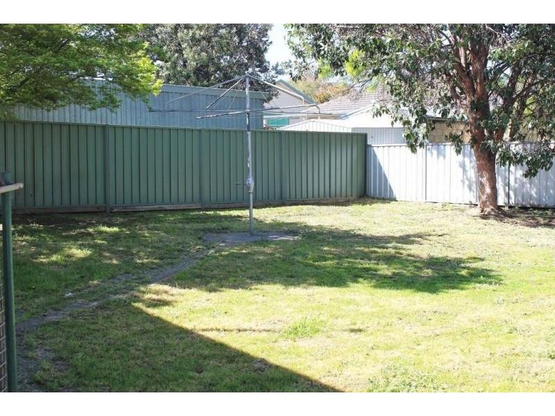 10 Lansell Street, Kangaroo Flat VIC 3555