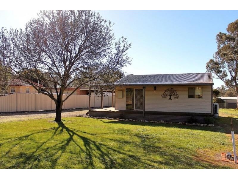 27 Ridge Street, Wedderburn VIC 3518