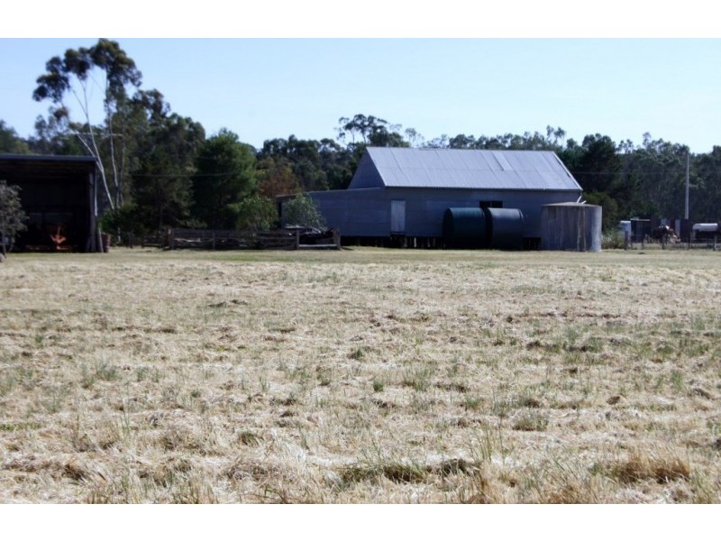 23 Calder Highway, Wedderburn VIC 3518