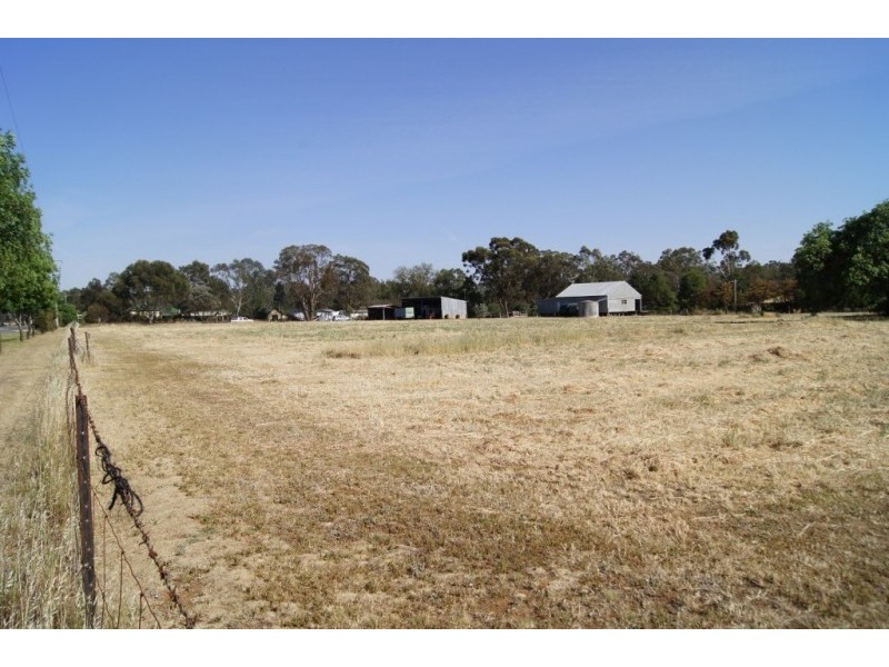 23 Calder Highway, Wedderburn VIC 3518