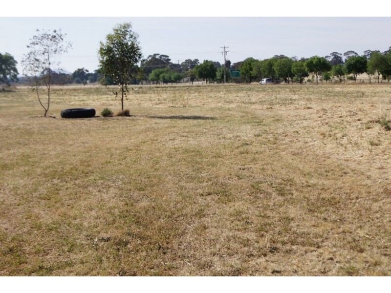 23 Calder Highway, Wedderburn VIC 3518