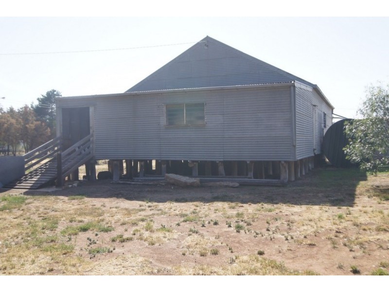 23 Calder Highway, Wedderburn VIC 3518