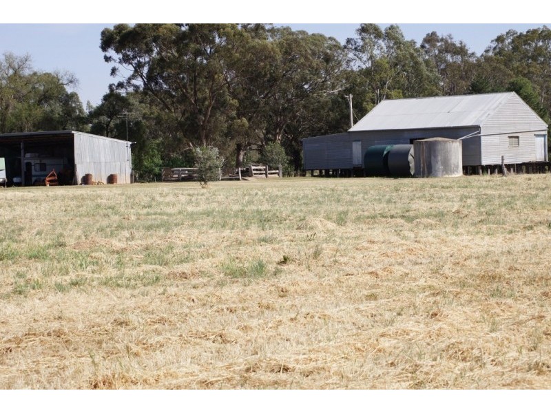 23 Calder Highway, Wedderburn VIC 3518