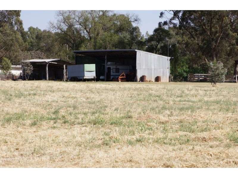 23 Calder Highway, Wedderburn VIC 3518