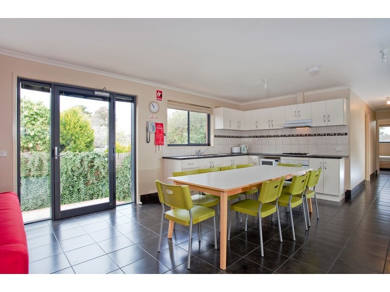 Room 2/31 Churchill Avenue, Flora Hill VIC 3550