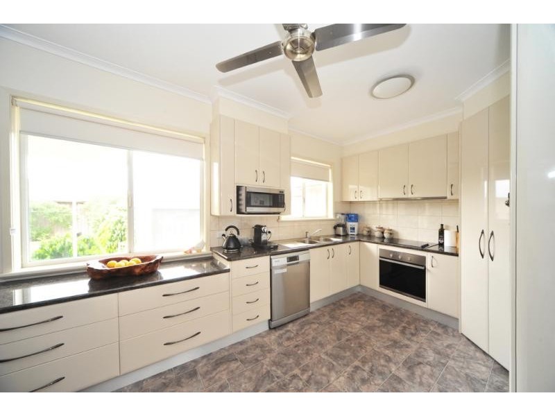 5 Oak Street, Golden Square VIC 3555