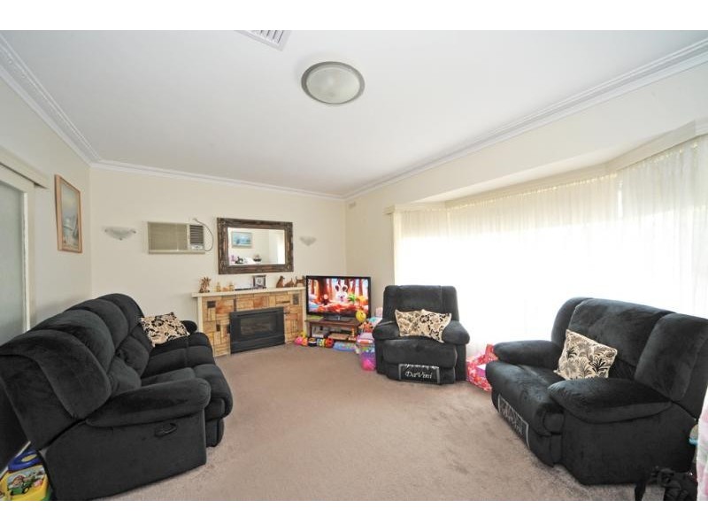 5 Oak Street, Golden Square VIC 3555