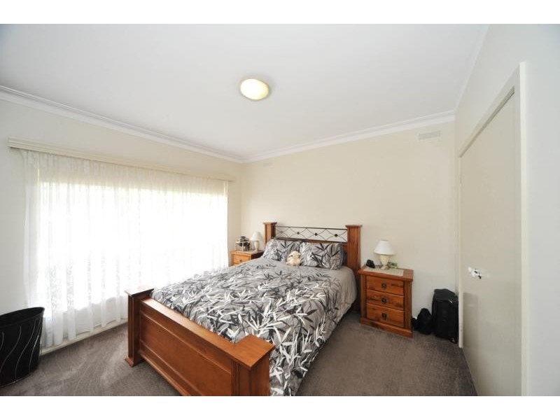 5 Oak Street, Golden Square VIC 3555