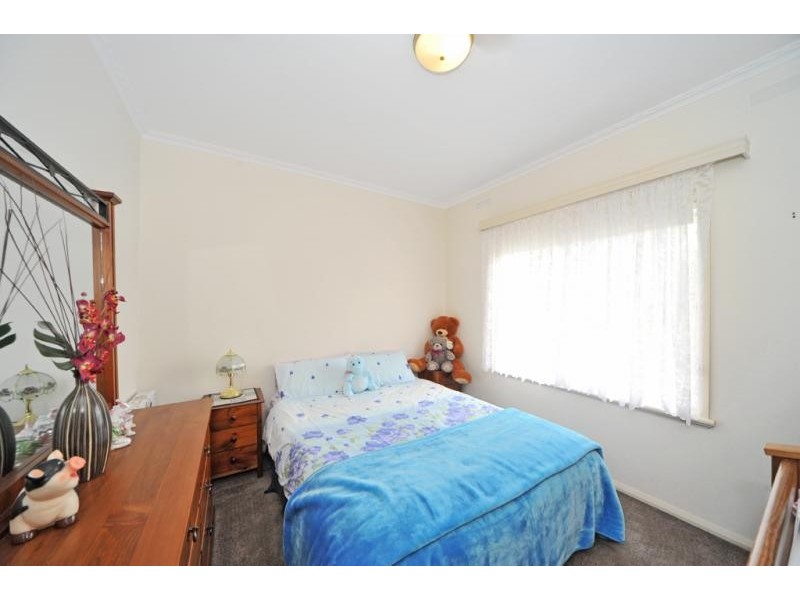 5 Oak Street, Golden Square VIC 3555