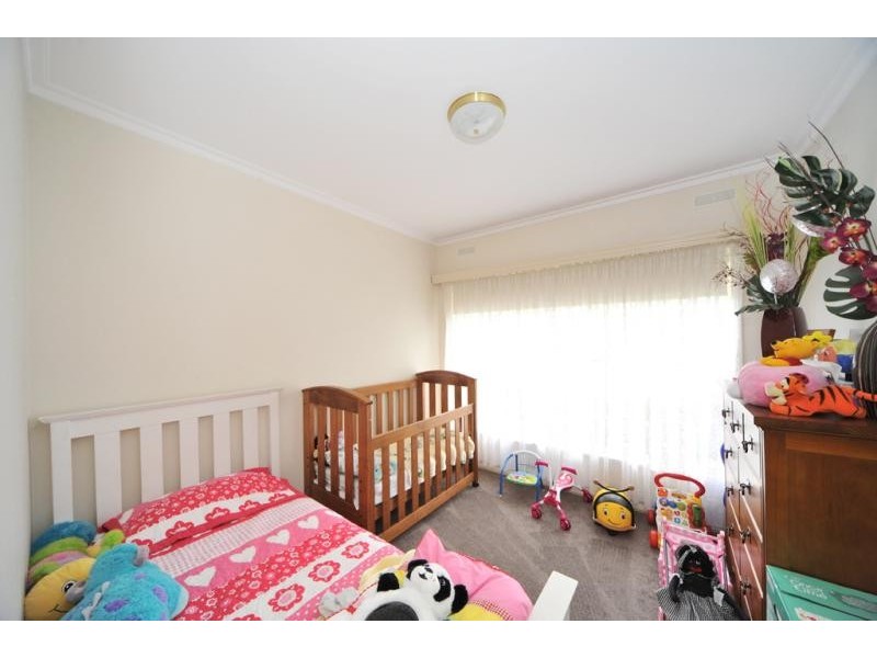 5 Oak Street, Golden Square VIC 3555