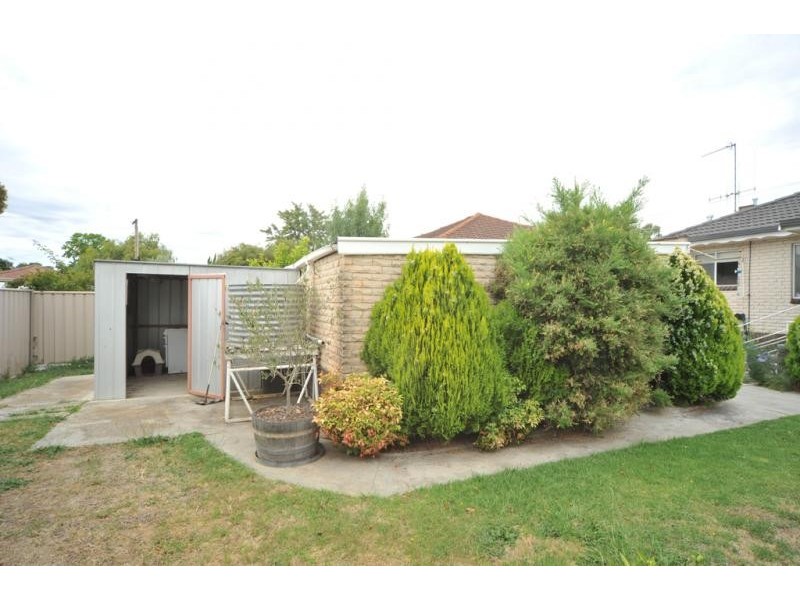 5 Oak Street, Golden Square VIC 3555