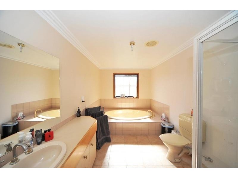 22 Deakin Drive, Flora Hill VIC 3550