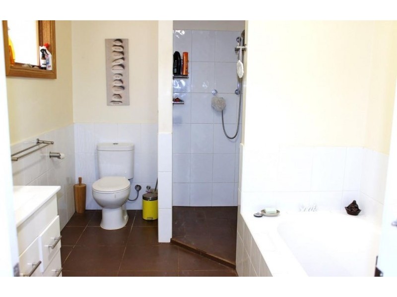 33 Charlton Road, Wedderburn VIC 3518