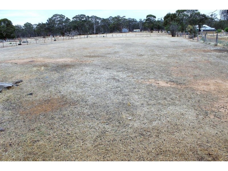33 Charlton Road, Wedderburn VIC 3518