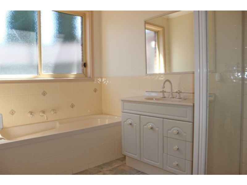 6 Retreat Road, Flora Hill VIC 3550