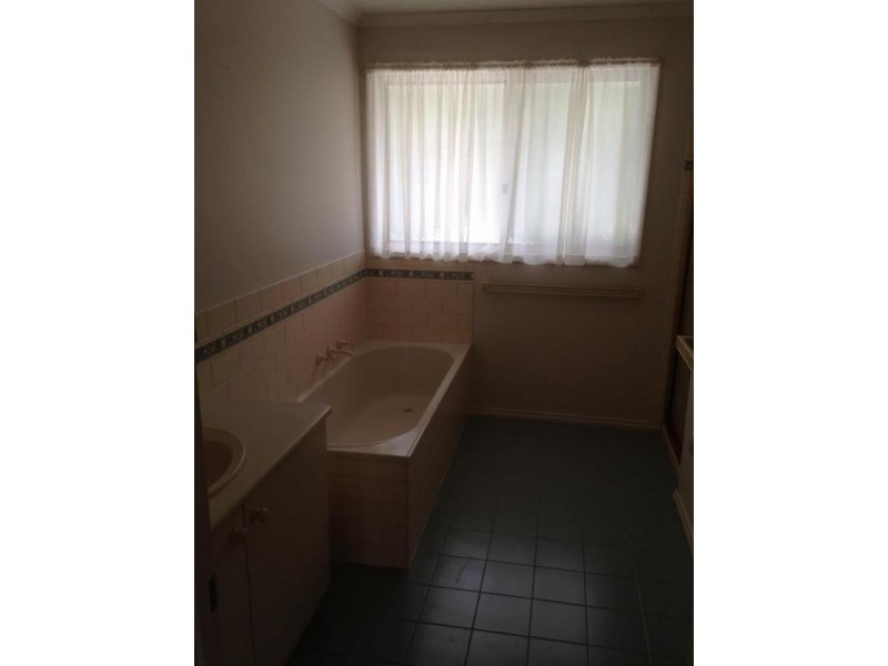 4 Ella Court, Strathdale VIC 3550