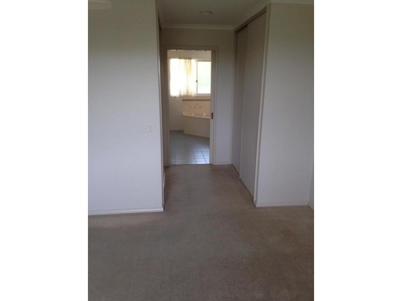 4 Ella Court, Strathdale VIC 3550