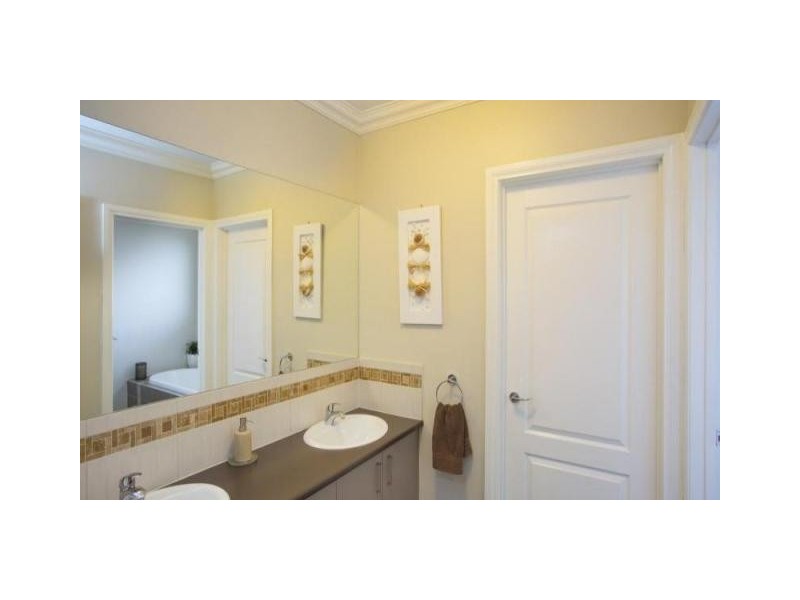 16 Irrabella Place, Kangaroo Flat VIC 3555