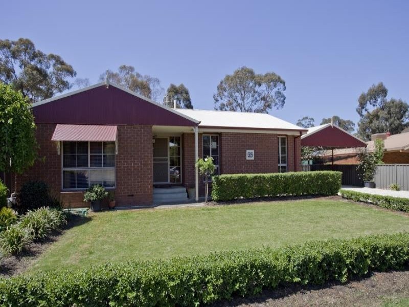 35 Gallway Drive, Eaglehawk VIC 3556