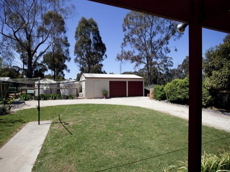 35 Gallway Drive, Eaglehawk VIC 3556
