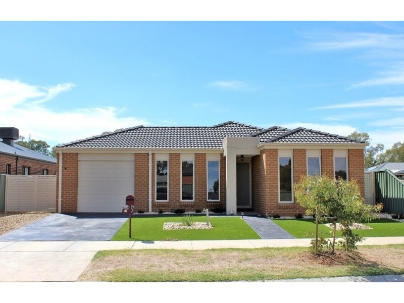 2 Triplett Avenue, Ascot VIC 3551