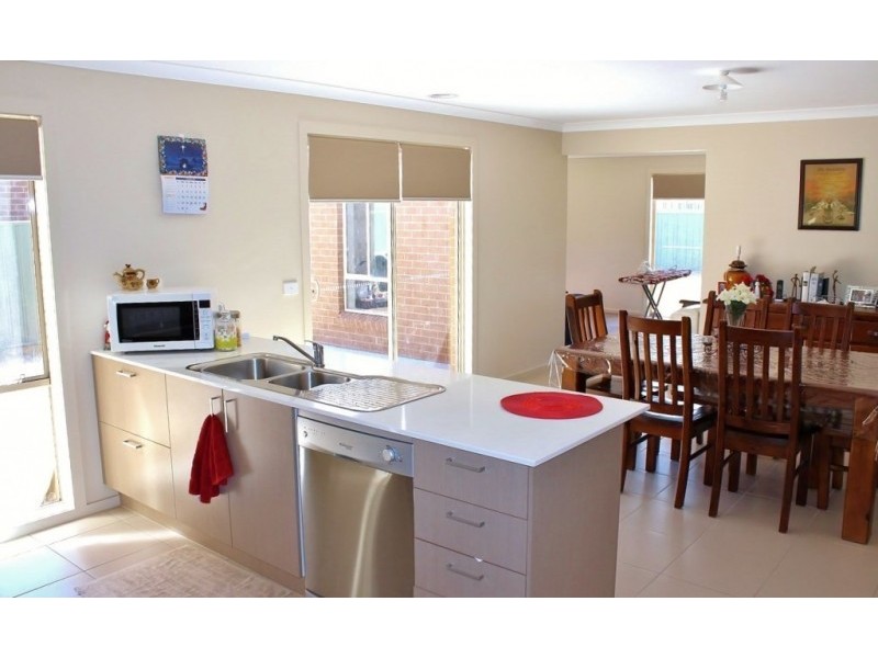 2 Triplett Avenue, Ascot VIC 3551
